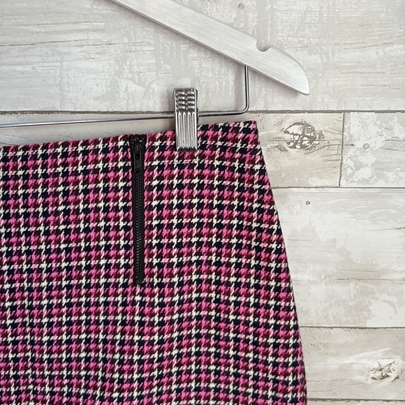 TOPSHOP Pink and Navy Houndstooth Skirt - Picture 6 of 8